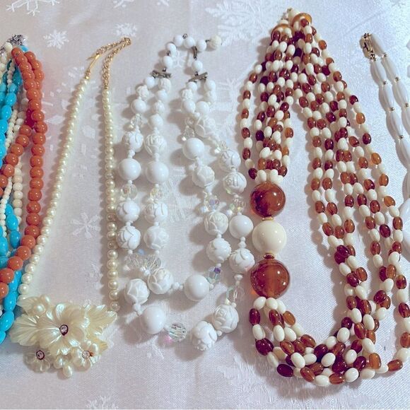 Vintage Plastic Necklaces Set of 6 Various Sizes & Lengths Gorgeous - Picture 6 of 7